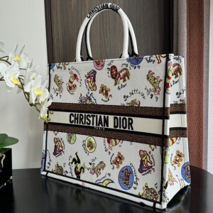 「#2212」 dior  8001  42X35X18cm